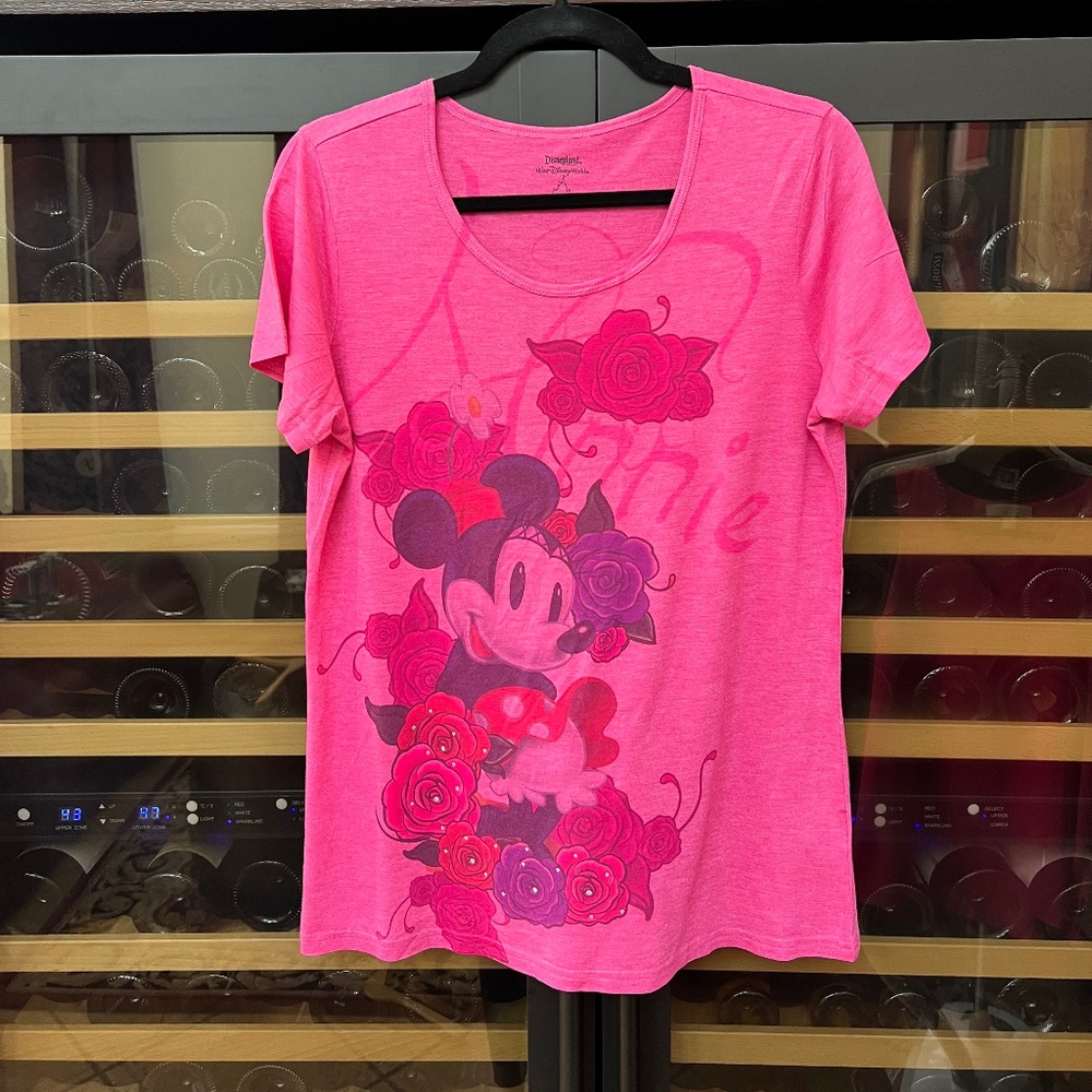 Disney Women's pink t shirt with Minnie Mouse